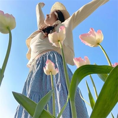 着牛仔裤的钟馗